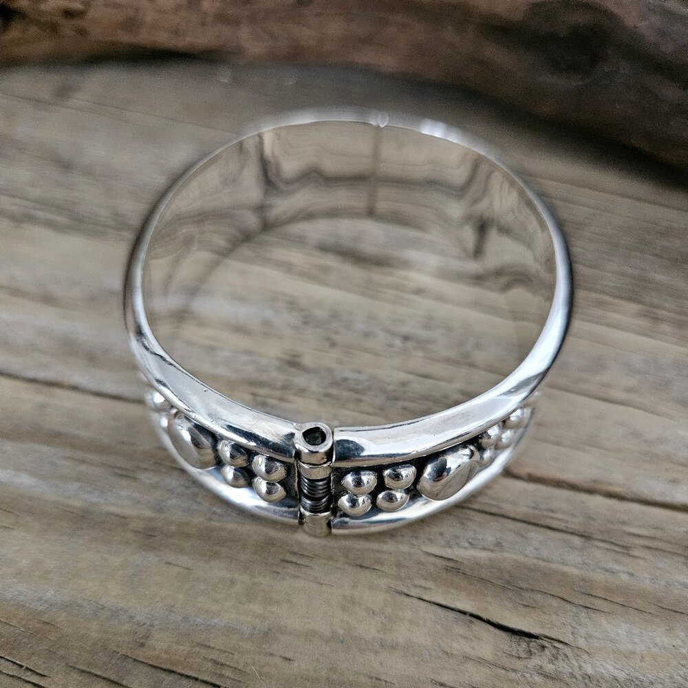 925 Silver Women`s Oval Decorative Hinge Bracelet - Picture 2 of 4